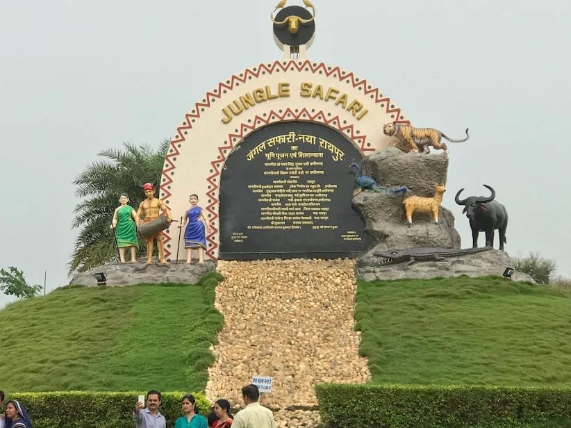 320 हेक्टेयर में फैला नंदनवन जंगल सफारी बना पर्यटकों की पहली पसंद : बाघ-शेर समेत दुर्लभ वन्यजीवों के बीच रोमांच का अनोखा अनुभव 320 हेक्टेयर में फैला नंदनवन जंगल सफारी बना पर्यटकों की पहली पसंद : बाघ-शेर समेत दुर्लभ वन्यजीवों के बीच रोमांच का अनोखा अनुभव