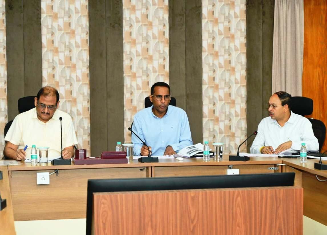 जेलों में बैरक-बाउंड्रीवॉल निर्माण की समीक्षा: सचिव बोले- समन्वय बढ़ाइए, लापरवाही नहीं चलेगी, तय समय में पूरा करें काम जेलों में बैरक-बाउंड्रीवॉल निर्माण की समीक्षा: सचिव बोले- समन्वय बढ़ाइए, लापरवाही नहीं चलेगी, तय समय में पूरा करें काम
