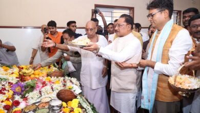 गुरु पूर्णिमा पर रायगढ़ के बनोरा पहुंचे मुख्यमंत्री विष्णु देव साय : अघोर गुरु पीठ में बाबा प्रियदर्शी राम से लिया आशीर्वाद