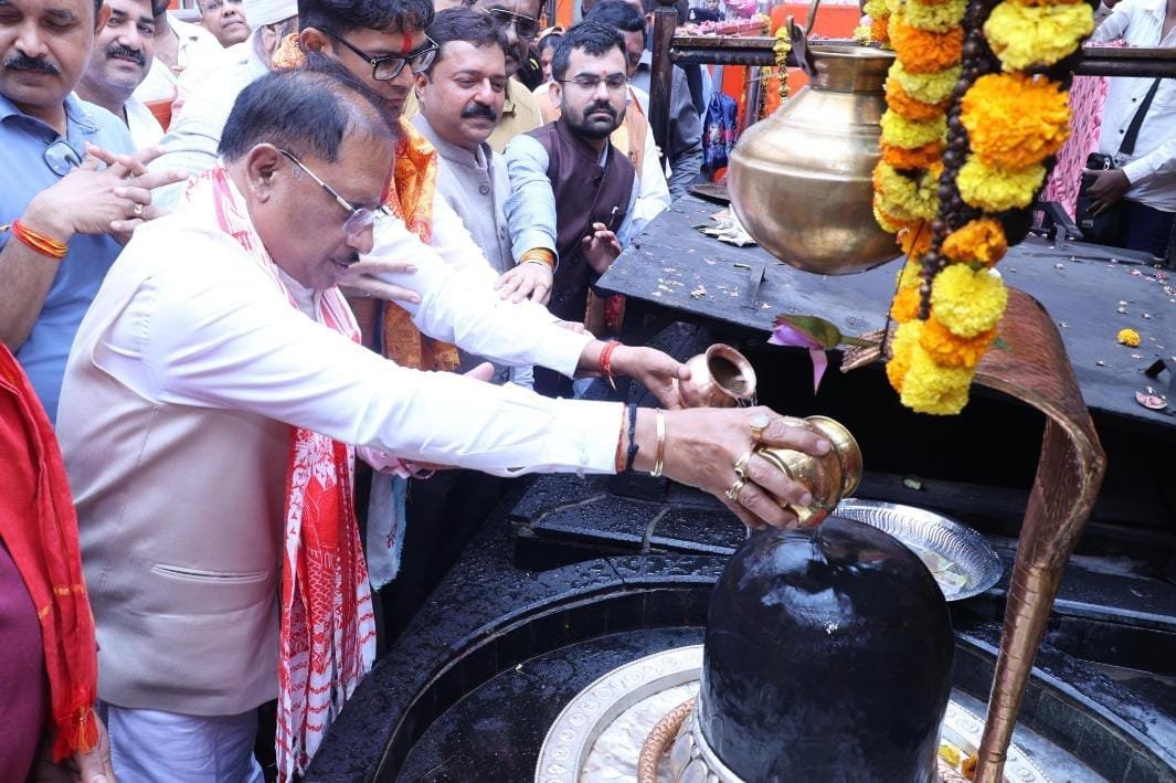 गुरु पूर्णिमा पर कोसमनारा पहुंचे CM विष्णु देव साय : सत्यनारायण बाबा धाम में पूजा कर प्रदेश की सुख-समृद्धि की कामना की गुरु पूर्णिमा पर कोसमनारा पहुंचे CM विष्णु देव साय : सत्यनारायण बाबा धाम में पूजा कर प्रदेश की सुख-समृद्धि की कामना की