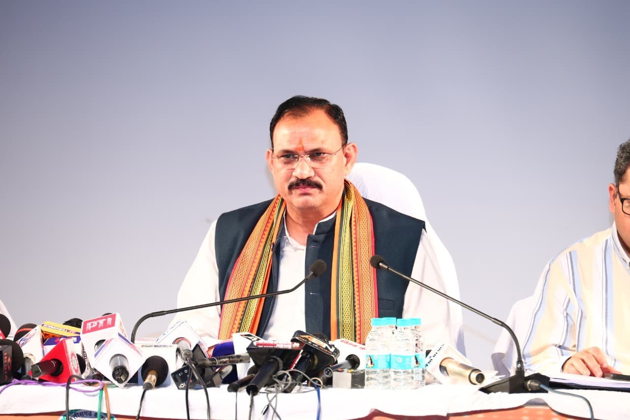 मलेरिया पर सख्त हुए स्वास्थ्य मंत्री जायसवाल: बोले—‘एक भी मौत नहीं होने देंगे’, एनॉलॉग पनीर पर भी कड़ा एक्शन