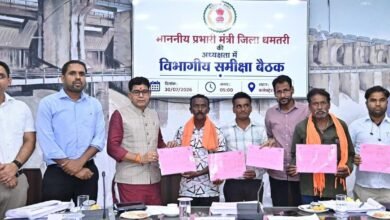 राजस्व मामलों में देरी पर सख्त हुए टंक राम वर्मा: बोले- नामांतरण और बंटवारा समय पर करें, लापरवाही बर्दाश्त नहीं