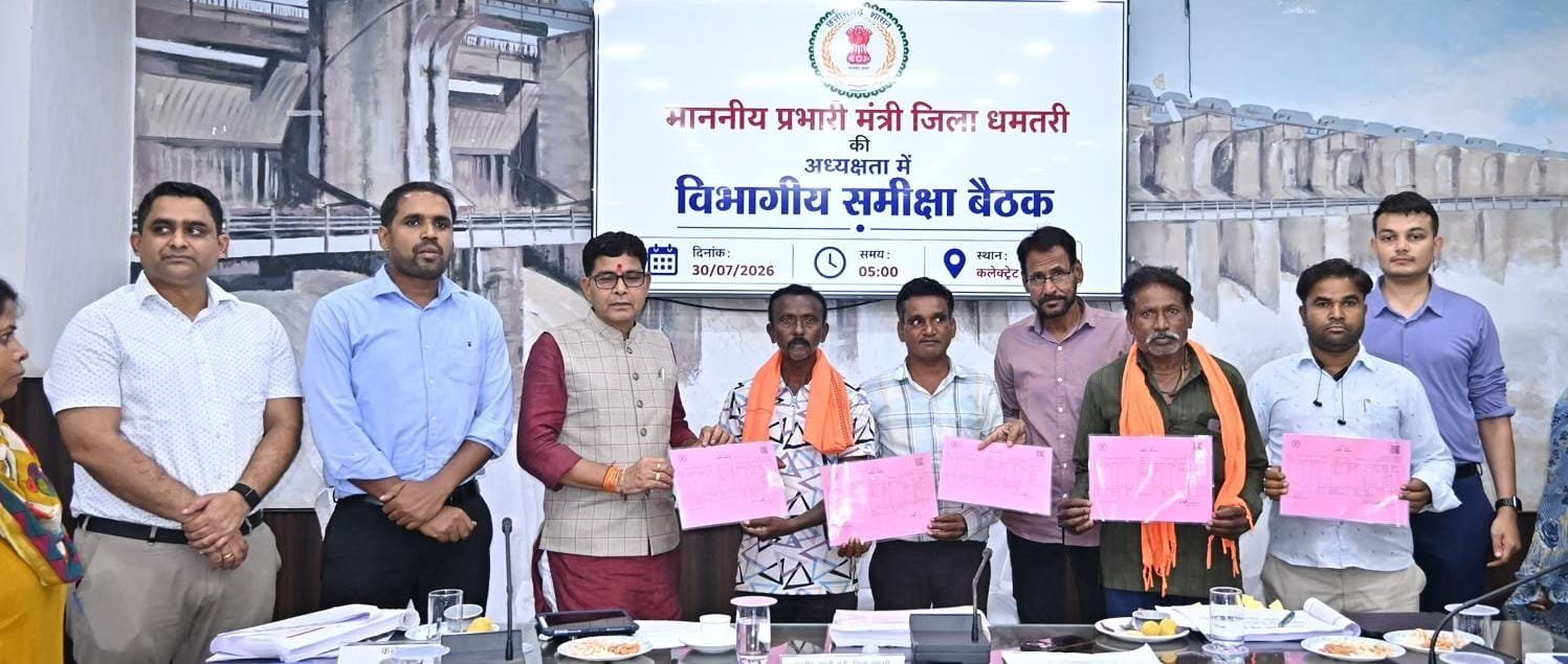 राजस्व मामलों में देरी पर सख्त हुए टंक राम वर्मा: बोले- नामांतरण और बंटवारा समय पर करें, लापरवाही बर्दाश्त नहीं