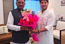 CM विष्णु देव साय ने केंद्र से 2,305 नए मोबाइल टावरों की मंजूरी मांगी: सिंधिया से मुलाकात में बोले- दूरस्थ गांवों तक पहुंचेगा डिजिटल नेटवर्क