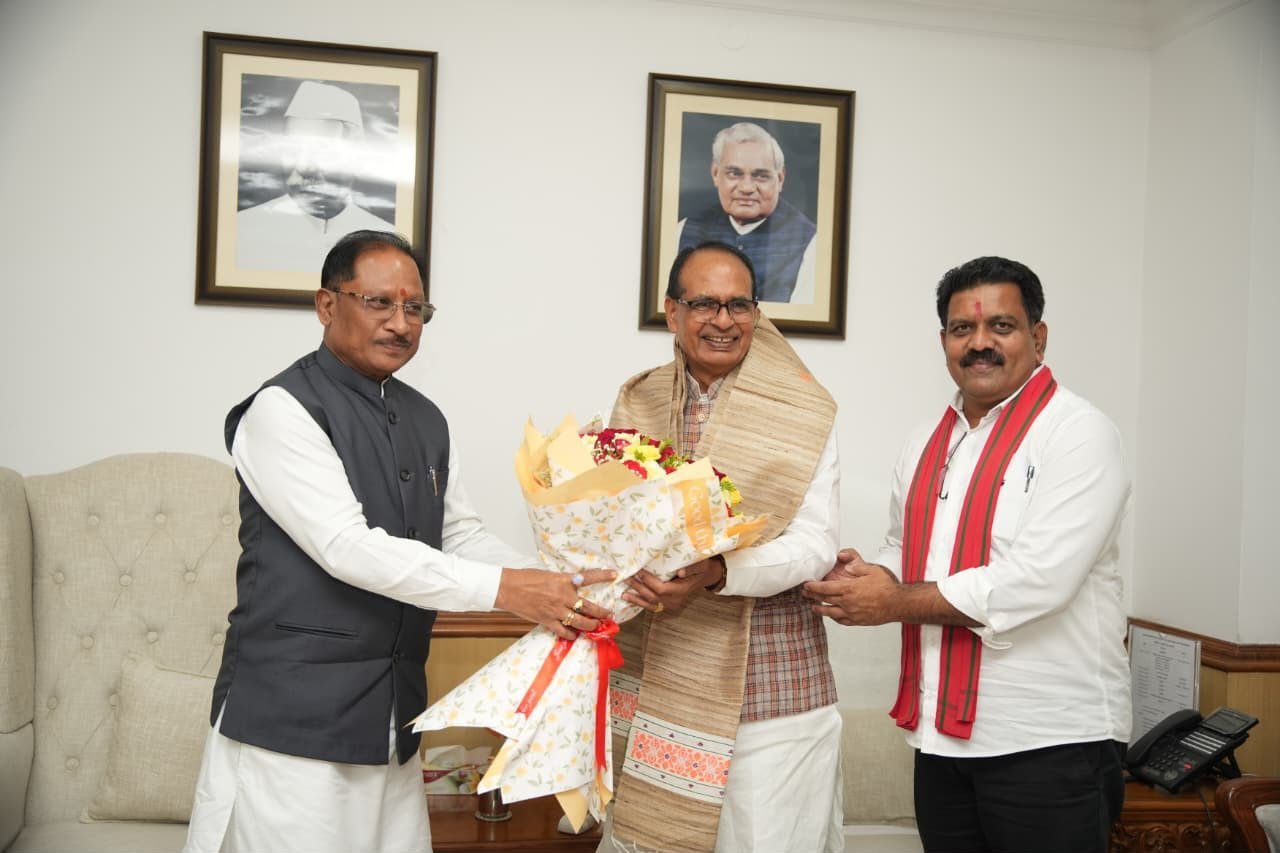 बस्तर के लिए अरुणाचल मॉडल की मांग: CM साय ने केंद्र से PMGSY में 10 किमी क्लस्टर की छूट मांगी, शिवराज ने दिया भरोसा