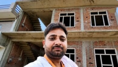 अयोध्या: राम मंदिर दान चोरी के आरोपी लवकुश मिश्रा के निर्माणाधीन मकान पर बुलडोजर की तैयारी, प्रशासन ने जारी किया नोटिस अयोध्या: राम मंदिर दान चोरी के आरोपी लवकुश मिश्रा के निर्माणाधीन मकान पर बुलडोजर की तैयारी, प्रशासन ने जारी किया नोटिस