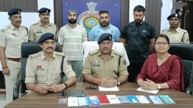 बीमा रिफंड के नाम पर 1.60 करोड़ की ठगी: दुर्ग के कारोबारी को बनाया शिकार, दिल्ली से 3 साइबर ठग गिरफ्तार बीमा रिफंड के नाम पर 1.60 करोड़ की ठगी: दुर्ग के कारोबारी को बनाया शिकार, दिल्ली से 3 साइबर ठग गिरफ्तार