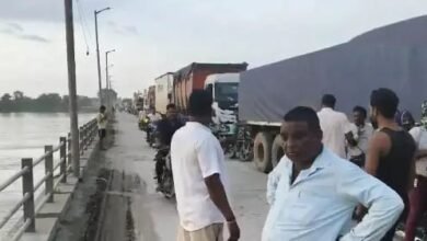 पुल के बीच बिगड़े कैप्सूल और ट्रेलर, थम गई रफ्तार: बलौदाबाजार–जांजगीर रोड पर लगा लंबा जाम, परेशान रहे लोग