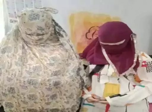 कार में बनाया वीडियो, फिर शुरू हुई ब्लैकमेलिंग: रेप केस में फंसाने की धमकी देकर उगाही, रायपुर में 2 युवतियां गिरफ्तार कार में बनाया वीडियो, फिर शुरू हुई ब्लैकमेलिंग: रेप केस में फंसाने की धमकी देकर उगाही, रायपुर में 2 युवतियां गिरफ्तार