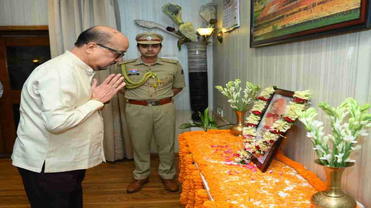 लोक भवन में डॉ. श्यामा प्रसाद मुखर्जी को भावभीनी श्रद्धांजलि, राज्यपाल बोले— उनके आदर्श आज भी प्रासंगिक