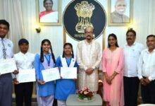 ग्रामीण प्रतिभाओं का बढ़ा मान! सकुरा साइंस प्रोग्राम से लौटे विद्यार्थियों को राज्यपाल ने किया सम्मानित