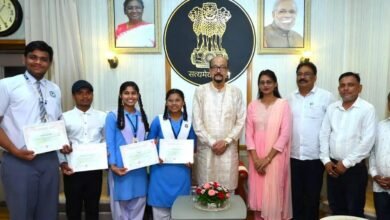 ग्रामीण प्रतिभाओं का बढ़ा मान! सकुरा साइंस प्रोग्राम से लौटे विद्यार्थियों को राज्यपाल ने किया सम्मानित ग्रामीण प्रतिभाओं का बढ़ा मान! सकुरा साइंस प्रोग्राम से लौटे विद्यार्थियों को राज्यपाल ने किया सम्मानित