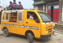 मारुति वैन के अंदर ठूसे स्कूली छात्र, जगह नहीं बची तो छत पर बैठाकर दौड़ाई गाड़ी… बिजनौर का Video वायरल