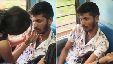 चूड़ियां पहनाईं और लिपस्टिक लगाई, चलती ट्रेन में छेड़छाड़ करने वाले युवक को सिखाया अनोखा सबक