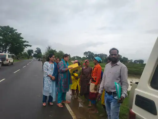 सूरजपुर में बाल श्रम के खिलाफ बड़ी कार्रवाई, धान की रोपाई करते मिले चार नाबालिग बच्चों का रेस्क्यू सूरजपुर में बाल श्रम के खिलाफ बड़ी कार्रवाई, धान की रोपाई करते मिले चार नाबालिग बच्चों का रेस्क्यू