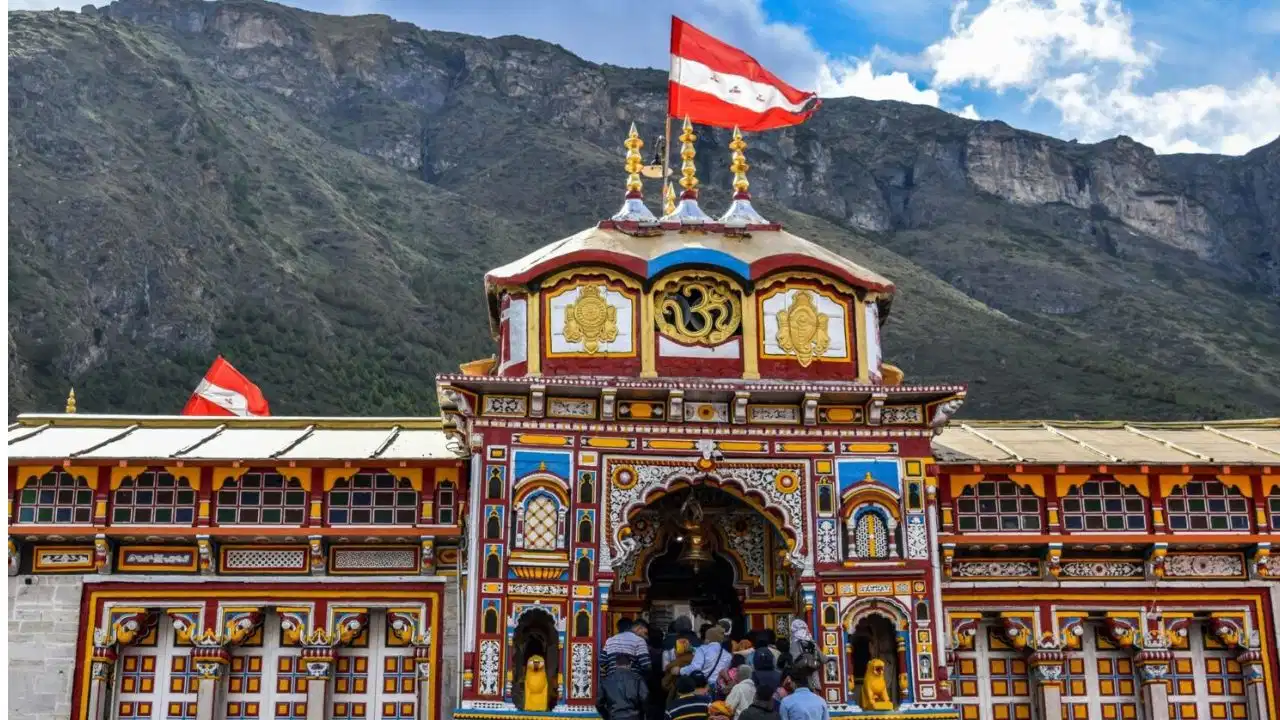 बदरीनाथ धाम में चढ़ावे में गड़बड़ी के आरोप, मंदिर समिति ने गठित की जांच समिति बदरीनाथ धाम में चढ़ावे में गड़बड़ी के आरोप, मंदिर समिति ने गठित की जांच समिति