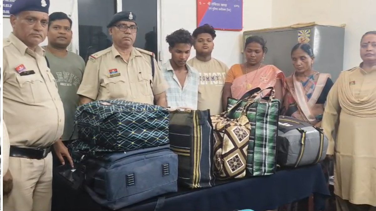 बिलासपुर रेलवे स्टेशन पर 27.57 लाख का गांजा जब्त: ओडिशा से रीवा ले जा रहे 4 तस्कर गिरफ्तार, दो महिलाएं भी शामिल