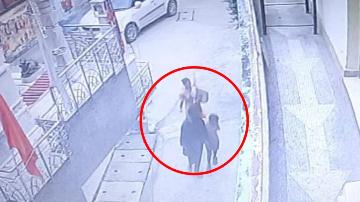 छत्तीसगढ़ में भीख मांगने की आड़ में चोरी: लोगों के घरों में घुसकर कर रहे चोरी, CCTV में कैद हुए आरोपी छत्तीसगढ़ में भीख मांगने की आड़ में चोरी: लोगों के घरों में घुसकर कर रहे चोरी, CCTV में कैद हुए आरोपी