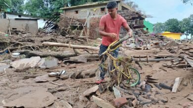 एक साल बाद भी बाढ़ पीड़ितों का पुनर्वास अधूरा, स्थायी आवास की राह देख रहे ग्रामीण