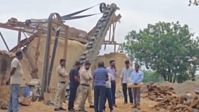 सूरजपुर में अवैध खनन पर प्रशासन का बड़ा एक्शन, तीन स्टोन क्रेशर किए गए सील