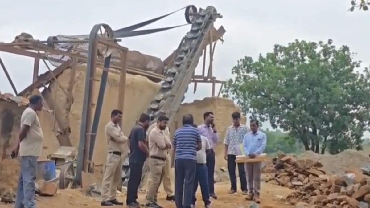 सूरजपुर में अवैध खनन पर प्रशासन का बड़ा एक्शन, तीन स्टोन क्रेशर किए गए सील सूरजपुर में अवैध खनन पर प्रशासन का बड़ा एक्शन, तीन स्टोन क्रेशर किए गए सील
