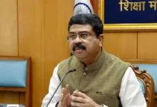 पेपर लीक पर बढ़ते बवाल के आगे झुकी सरकार, धर्मेंद्र प्रधान ने दिया इस्तीफा