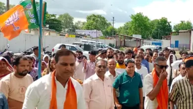 मनेंद्रगढ़ में भाजपा की बैठक के बाहर हंगामा, कार्यकर्ताओं ने जिला अध्यक्ष पर लगाए मनमानी के आरोप मनेंद्रगढ़ में भाजपा की बैठक के बाहर हंगामा, कार्यकर्ताओं ने जिला अध्यक्ष पर लगाए मनमानी के आरोप