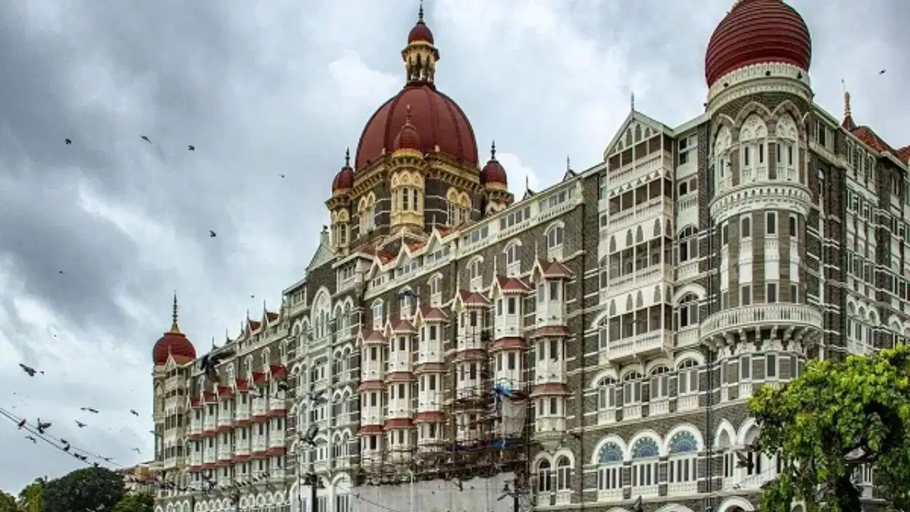 मुंबई के ताज होटल पर 22 करोड़ का बकाया! BMC ने नोटिस भेजकर मांगे पैसे