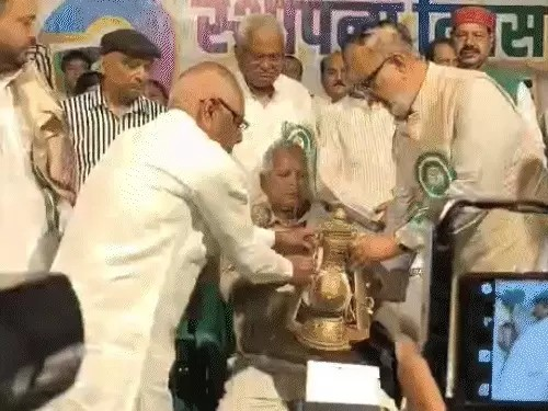 29 साल की हुई RJD, लालू बोले- हम लड़ते रहेंगे:भरत एनकाउंटर पर गूंजा ‘नाही चाली तानाशाहीया’ गीत; नेताओं के लिए स्पेशल भोज
