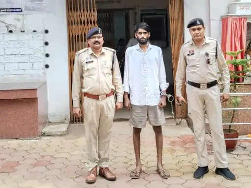 हेरोइन और नशीली गोलियों के साथ 3 तस्कर गिरफ्तार, दुर्ग पुलिस ने लाखों का सामान किया जब्त हेरोइन और नशीली गोलियों के साथ 3 तस्कर गिरफ्तार, दुर्ग पुलिस ने लाखों का सामान किया जब्त