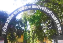 iPhone के एयरड्रॉप से चुराया 15 महिलाओं का प्राइवेट डेटा, रंगे हाथों पकड़े जाने पर वकील की कोर्ट परिसर में सरेआम कुटाई