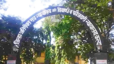 iPhone के एयरड्रॉप से चुराया 15 महिलाओं का प्राइवेट डेटा, रंगे हाथों पकड़े जाने पर वकील की कोर्ट परिसर में सरेआम कुटाई