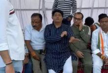 रायपुर में कांग्रेस का धरना जारी, 16 घंटे से थाने में जमे नेता-कार्यकर्ता; पुलिस अफसरों से वार्ता, काउंटर FIR की मांग
