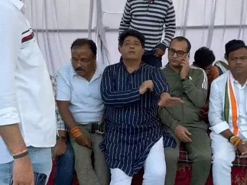 रायपुर में कांग्रेस का धरना जारी, 16 घंटे से थाने में जमे नेता-कार्यकर्ता; पुलिस अफसरों से वार्ता, काउंटर FIR की मांग
