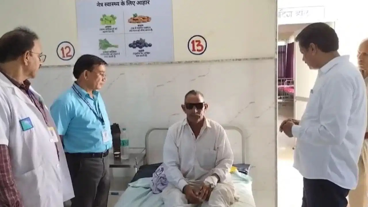 मोतियाबिंद सर्जरी के बाद बिगड़ी 7 मरीजों की हालत, कुचामन जिला अस्पताल का OT सीज; चिकित्सा मंत्री ने मांगी रिपोर्ट मोतियाबिंद सर्जरी के बाद बिगड़ी 7 मरीजों की हालत, कुचामन जिला अस्पताल का OT सीज; चिकित्सा मंत्री ने मांगी रिपोर्ट