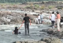 पिकनिक बनी मौत का सफर: इंदौर और महेश्वर में पानी में डूबने से दो किशोरों की मौत, एक युवक बह गया