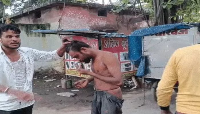 महिला थाने के पास निर्माणाधीन कांग्रेस-भवन में नाबालिग से रेप:3 दिन तक दरिंदगी,लोगों ने युवक को पकड़कर लात-घूंसों से पीटा, पीड़िता से पिटवाया,पैर पकड़वाए महिला थाने के पास निर्माणाधीन कांग्रेस-भवन में नाबालिग से रेप:3 दिन तक दरिंदगी,लोगों ने युवक को पकड़कर लात-घूंसों से पीटा, पीड़िता से पिटवाया,पैर पकड़वाए