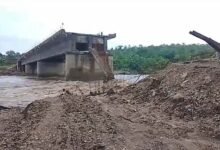 भारी बारिश में भरभराकर गिरा 9 करोड़ का निर्माणाधीन पुल: उदंती नदी के उफान से टूटा ब्रिज, छत्तीसगढ़-ओडिशा मार्ग प्रभावित