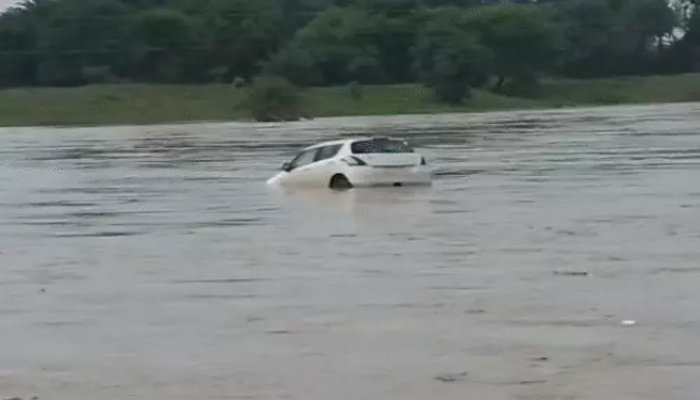 छत्तीसगढ़ में चार दिन भारी बारिश के आसार: कोरबा में आकाशीय बिजली से 3 किसानों की मौत, नाले में गिरी कार से पूर्व सरपंच दंपती लापता