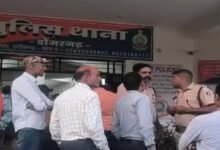 फॉरेक्स ट्रेडिंग के नाम पर अरबों की ठगी का आरोप, 10 राज्यों के निवेशकों ने डोंगरगढ़ थाने का किया घेराव