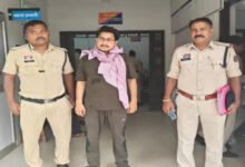 नाबालिग छात्रा को बंधक बनाने के आरोप में संविदा शिक्षक गिरफ्तार, पॉक्सो समेत गंभीर धाराओं में भेजा गया जेल