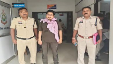 नाबालिग छात्रा को बंधक बनाने के आरोप में संविदा शिक्षक गिरफ्तार, पॉक्सो समेत गंभीर धाराओं में भेजा गया जेल नाबालिग छात्रा को बंधक बनाने के आरोप में संविदा शिक्षक गिरफ्तार, पॉक्सो समेत गंभीर धाराओं में भेजा गया जेल