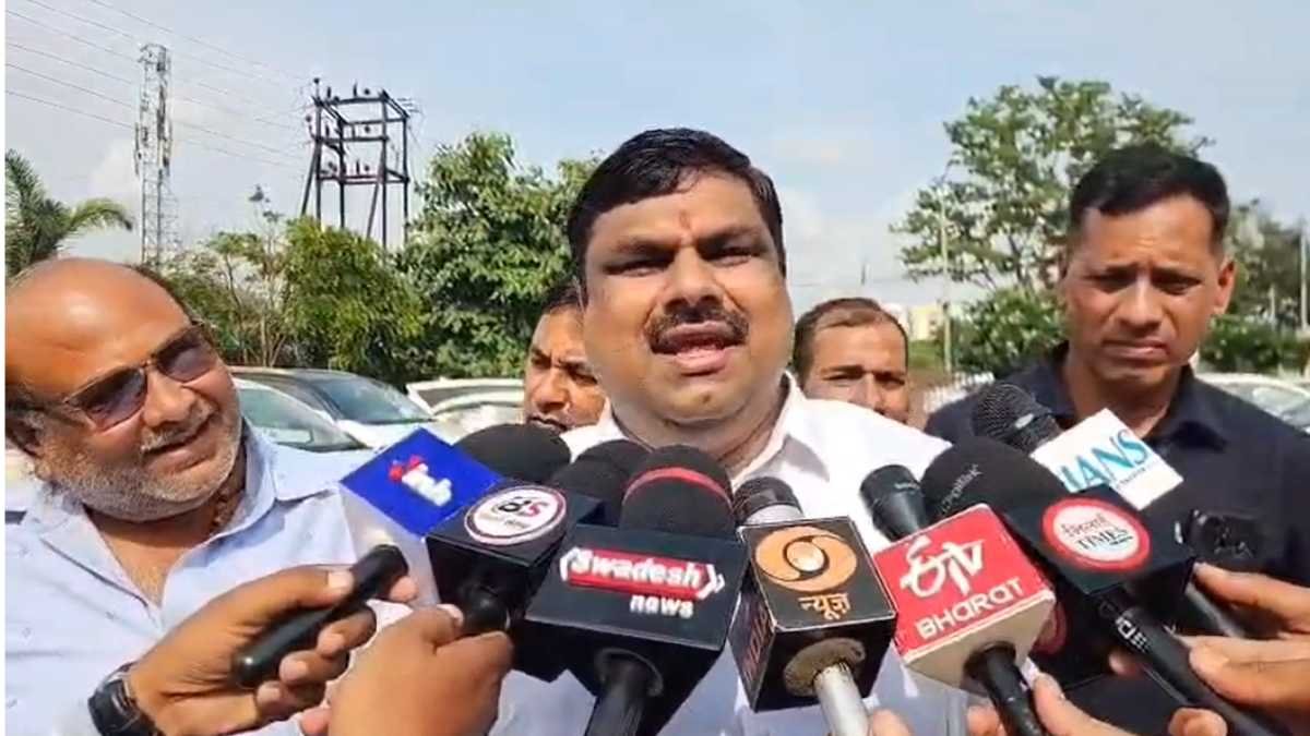 केंद्रीय शिक्षा मंत्री के इस्तीफे पर शिक्षा मंत्री गजेंद्र यादव का बड़ा बयान, कहा – धर्मेंद्र प्रधान को वापस लेना चाहिए इस्तीफा केंद्रीय शिक्षा मंत्री के इस्तीफे पर शिक्षा मंत्री गजेंद्र यादव का बड़ा बयान, कहा – धर्मेंद्र प्रधान को वापस लेना चाहिए इस्तीफा