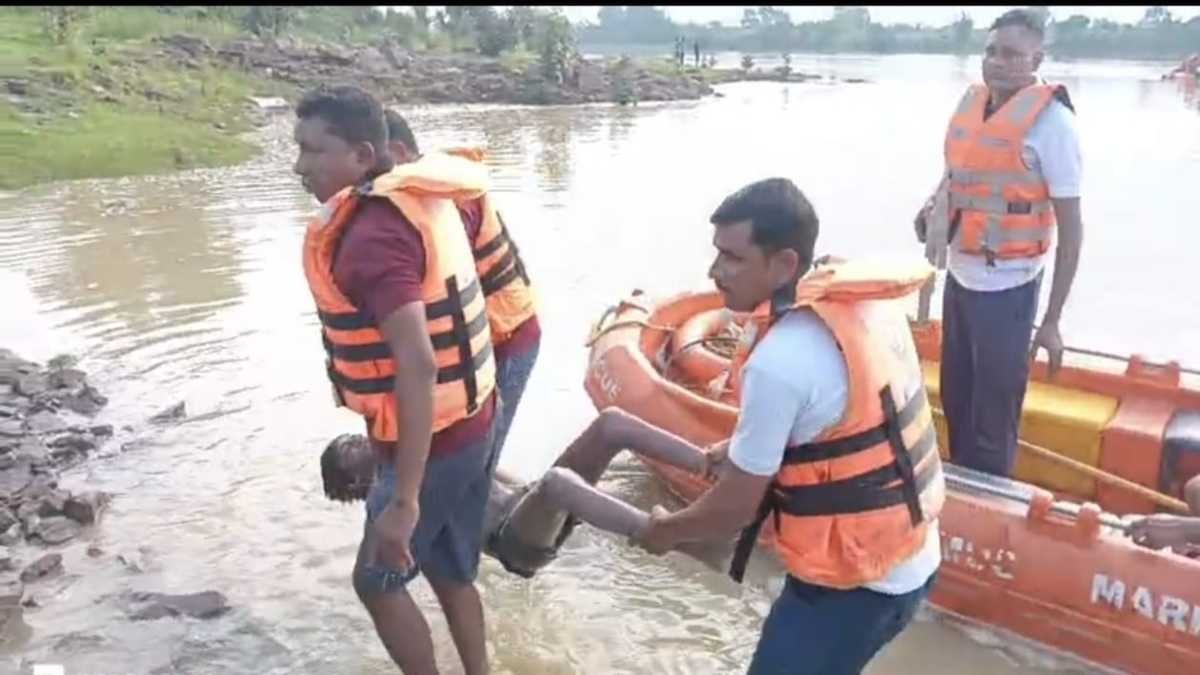 बर्थडे के जश्न के बीच दर्दनाक हादसा: शिवनाथ नदी में बह गए दो बच्चे, एक का शव बरामद, दूसरे को ढूंढ रही SDRF बर्थडे के जश्न के बीच दर्दनाक हादसा: शिवनाथ नदी में बह गए दो बच्चे, एक का शव बरामद, दूसरे को ढूंढ रही SDRF