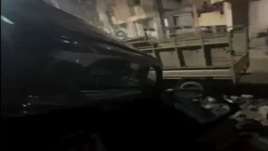 रायपुर के कचना फ्लाईओवर पर रेलिंग से लटकी कार, टक्कर मारने वाला चालक मौके से फरार