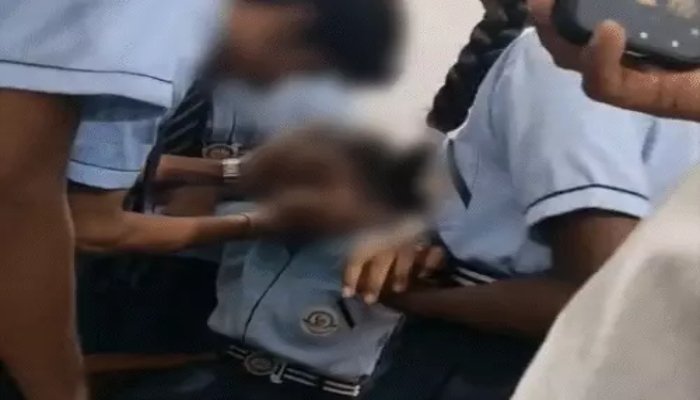 भिलाई के आत्मानंद स्कूल में 3 दिन में 8 छात्राएं हुईं बेहोश, जांच में मेडिकल रिपोर्ट सामान्य भिलाई के आत्मानंद स्कूल में 3 दिन में 8 छात्राएं हुईं बेहोश, जांच में मेडिकल रिपोर्ट सामान्य