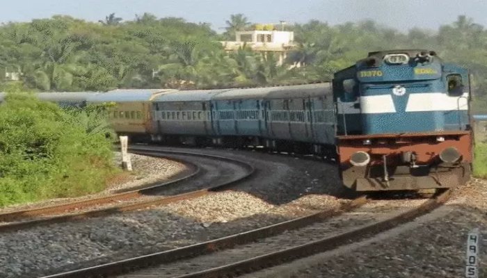 भाटापारा-हथबंध में तीसरी लाइन कार्य के चलते 22-23 जुलाई को 8 ट्रेनें रद्द, यात्रियों की बढ़ेगी परेशानी