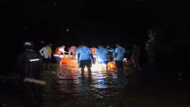 छत्तीसगढ़ में अगले 24 घंटे भारी बारिश का अलर्ट, गरियाबंद में बाढ़ से घिरा गौठान, परिवार का रेस्क्यू छत्तीसगढ़ में अगले 24 घंटे भारी बारिश का अलर्ट, गरियाबंद में बाढ़ से घिरा गौठान, परिवार का रेस्क्यू