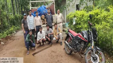 बिलासपुर में सागौन तस्करी पर वन विभाग की बड़ी कार्रवाई, लकड़ी से भरी पिकअप और बाइक जब्त बिलासपुर में सागौन तस्करी पर वन विभाग की बड़ी कार्रवाई, लकड़ी से भरी पिकअप और बाइक जब्त