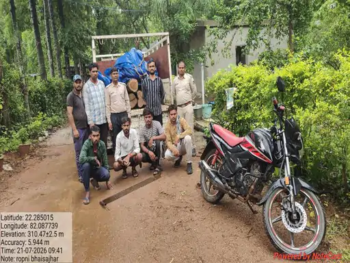 बिलासपुर में सागौन तस्करी पर वन विभाग की बड़ी कार्रवाई, लकड़ी से भरी पिकअप और बाइक जब्त